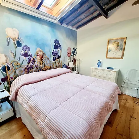 Iris Di Firenze- 3 Colorate Tra La Stazione E Il Duomo Florence